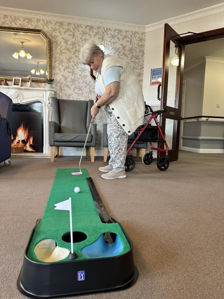 pitch and put at hillside